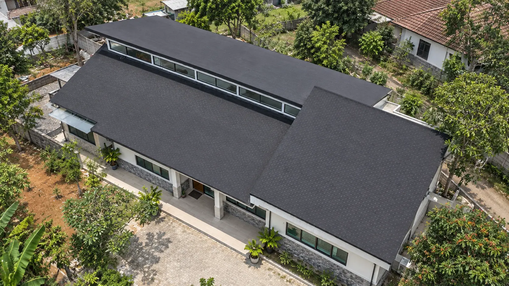 Atap Maxxiroof warna Black
